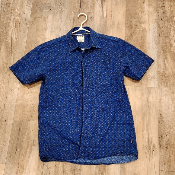 Tailored fit Hurley button down shirt 👕 - Picture 1 of 6